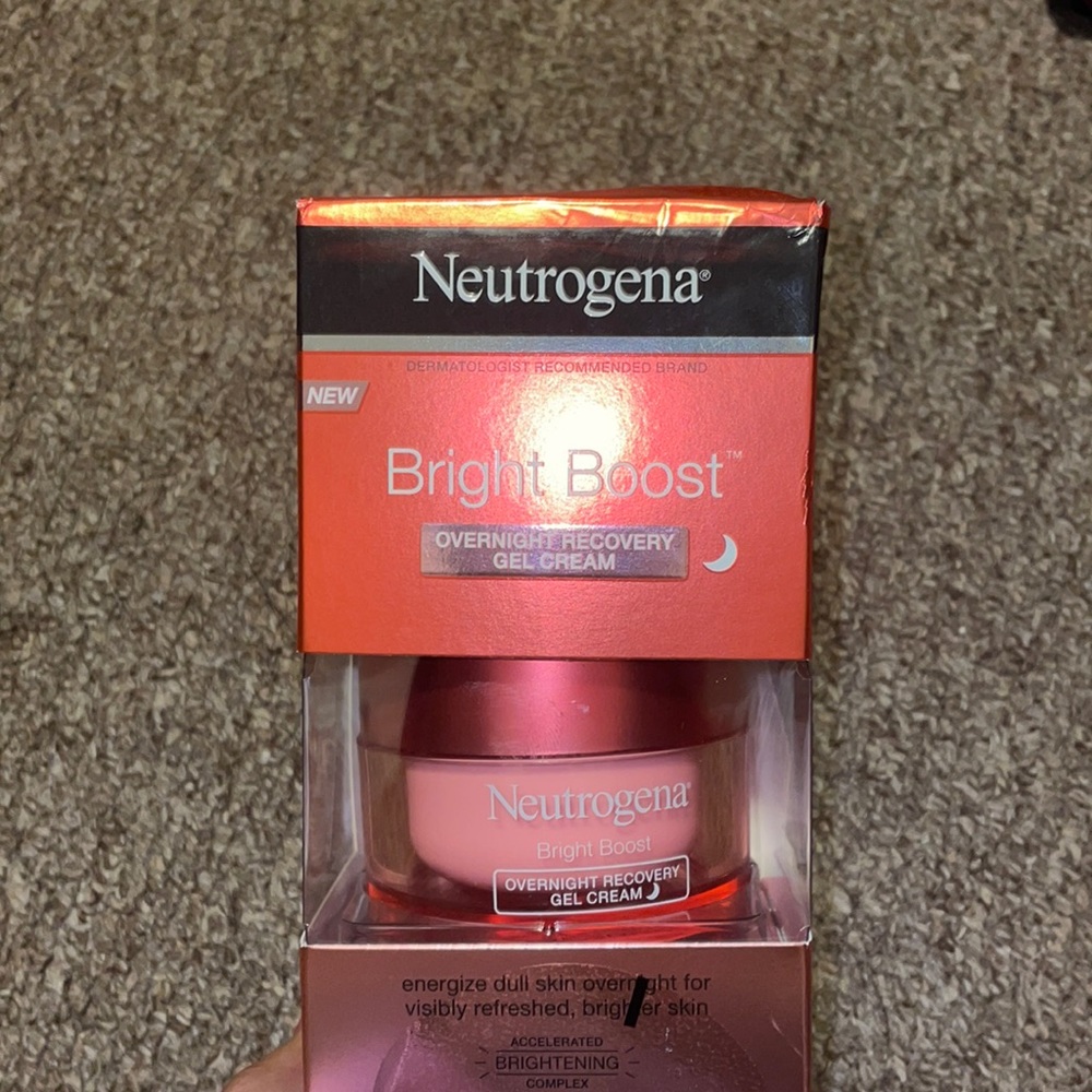 Neutrogena “Brught Boost” Overnight Recovery Gel CreM